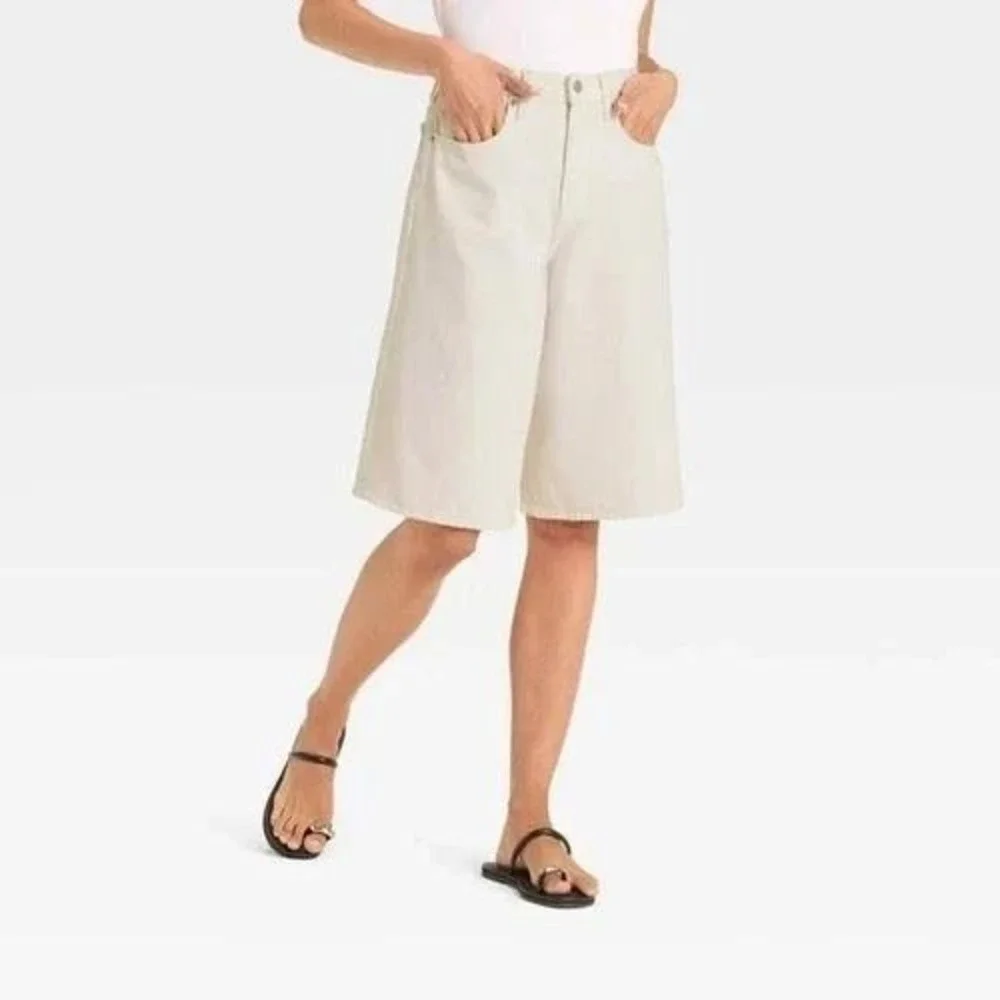 Universal Thread Womens High Rise Long Denim Shorts White Relaxed Fit Size 12